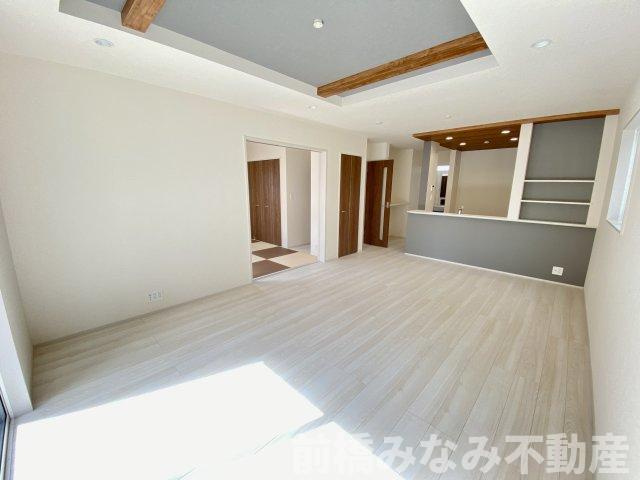 【新築】前橋市六供町１丁目　限定1棟　ブルーミングガーデン　新築建売の居間・リビング|おしゃれなリビングです