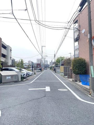 戸建 練馬区田柄５丁目の前面道路含む現地写真|前面道路は見通しが良く、車の出し入れもしやすい環境。周辺は落ち着いた街並みで、静かで安心感のある住環境が広がっています。