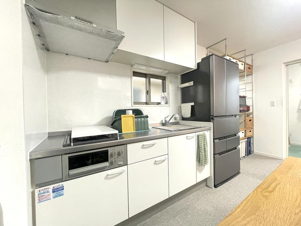 戸建 練馬区田柄５丁目のキッチン|機能性とデザイン性を兼ね備えたキッチンは、調理スペースもしっかり確保。