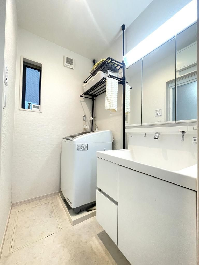 戸建 練馬区田柄５丁目の脱衣所|使いやすさを重視した洗面スペースは、朝の準備もスムーズ。