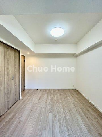 ヒルズ船堀の寝室|【寝室】心と体をゆったりと安らげる主寝室。寝室のゆとりが大きい分だけ、暮らしの安らぎは深まります。一日の疲れを癒すだけでなく、ご夫婦の親密な語らいを紡ぎ出します