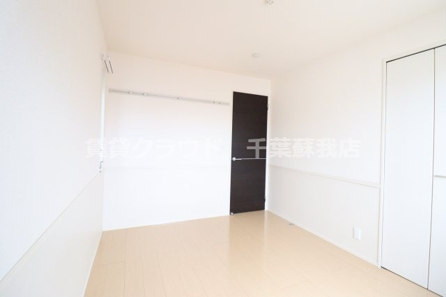 ブリランテAの寝室|広々とした洋室です