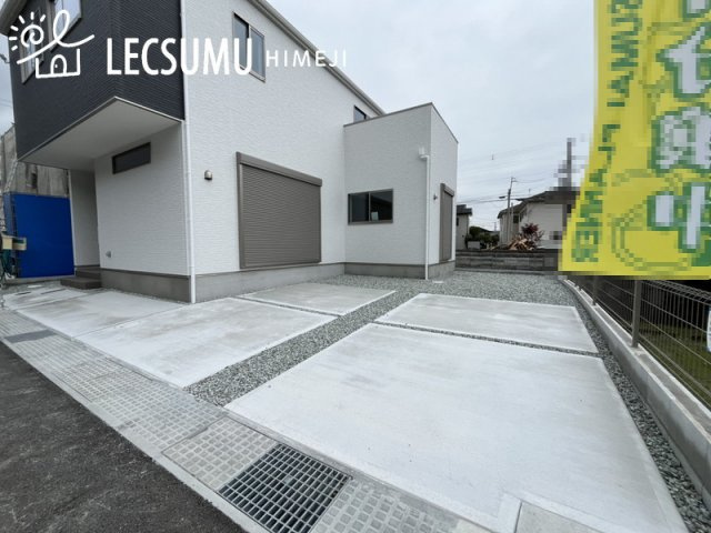 姫路市西庄/新築戸建の駐車場