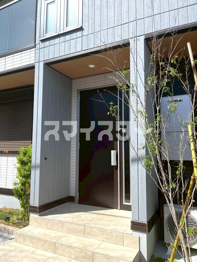 立川市高松町３丁目のアパートのエントランス