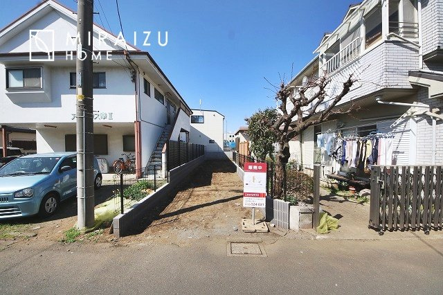 【前面道路含む現地写真】 | ＼静かな環境で落ち着いた暮らしをご希望のお客様／広さと価格のバランスの良いマイホーム！近隣施設にも恵まれ立地！詳細、ご見学希望・資料請求ミライズホームお気軽にお問合せ下さい♪