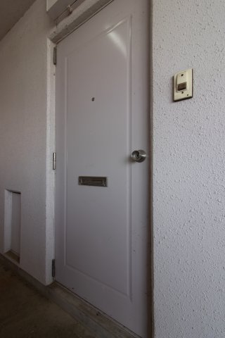 ホワイトハイツ鹿島台の玄関