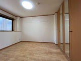 【寝室】 | エスポワール | 広くて明るい寝室