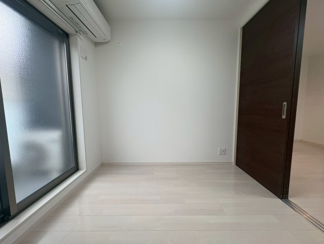 GRANDIR近大前の洋室