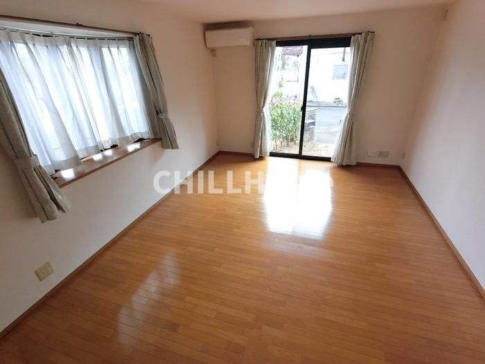 飯塚町谷一貸家住宅の居間・リビング|当社、チルホームのHPもご覧ください(^^)/物件情報多数♪