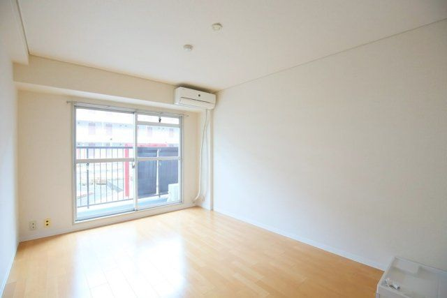 メゾンサンシャインの洋室