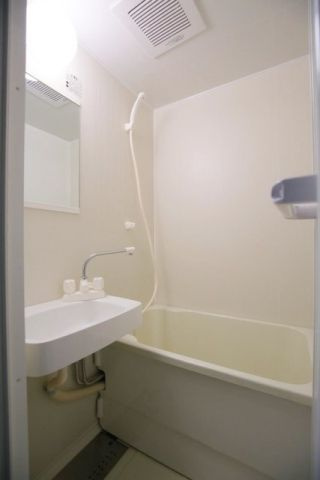 メゾンサンシャインの浴室