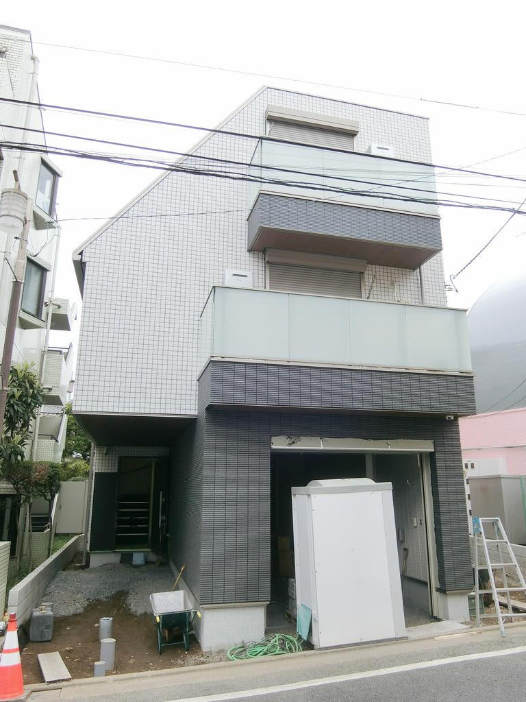 Vieuno NOZAWA　新築　角部屋　宅配BOXのエントランス