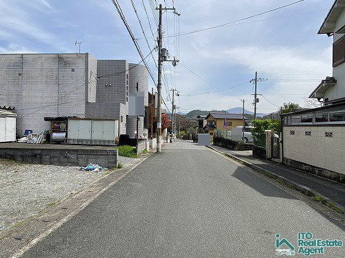 西賀茂川上町 建築条件なし 土地の前面道路含む現地写真