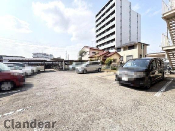 グリーンパーク第５綾瀬マンションの駐車場|ドキドキの新生活も、安心してスタート。ぴったりの住まいを見つけませんか？クランディアが一緒に住まい選びをサポートします‼　まずは、お気軽にお問合せください　＃クランディア