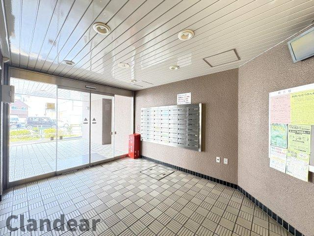 グリーンパーク第５綾瀬マンションのロビー|ドキドキの新生活も、安心してスタート。ぴったりの住まいを見つけませんか？クランディアが一緒に住まい選びをサポートします‼　まずは、お気軽にお問合せください　＃クランディア