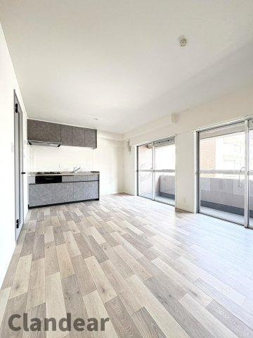 グリーンパーク第５綾瀬マンションの居間・リビング|◎内装・室内設備一新のフルリノベーション物件の為、新築気分でお住まい頂けます♪
