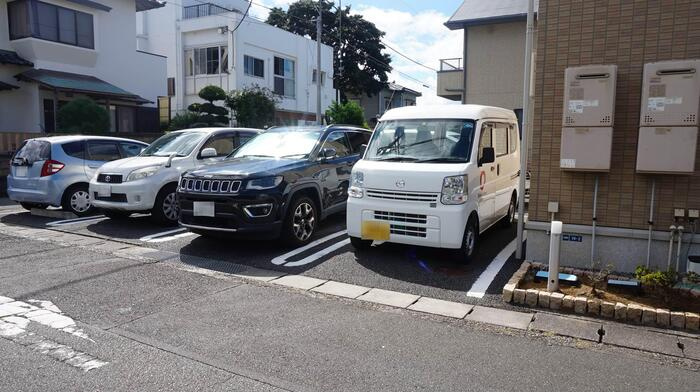 プリムローズⅡの駐車場