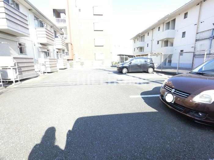ルミエールＦの駐車場|当社、チルホームのHPもご覧ください(^^)/物件情報多数♪