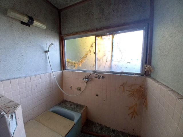 さくら市下河戸　建物付き土地の浴室