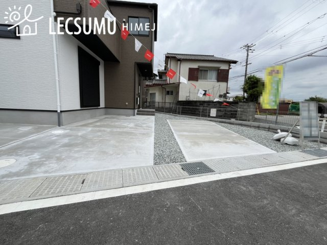 姫路市西庄/新築戸建の駐車場