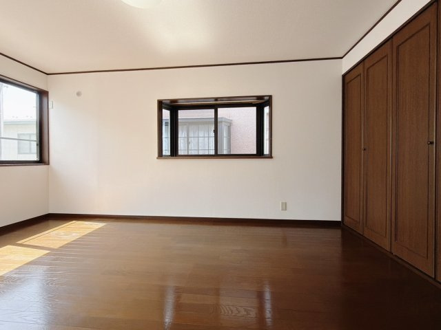 【中古戸建】深谷市上野台の洋室|■洋室｜子供部屋のメリットは「自立心を養うことができる」「自分で整理整頓できるようになる」そして、お子様が成長した際には「プライバシーを確保できる」といい事だらけ♪