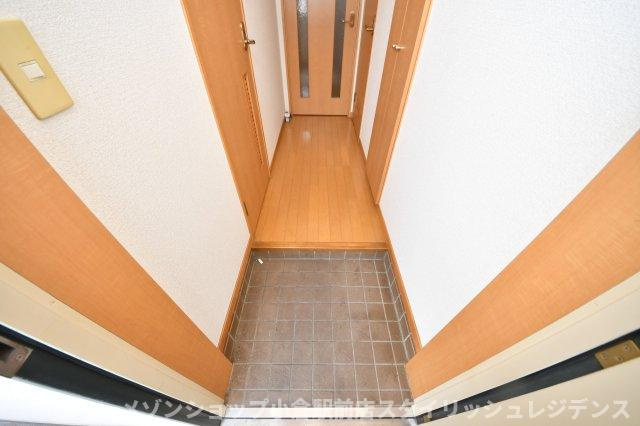 ニューシティアパートメンツ南小倉Ⅱの玄関