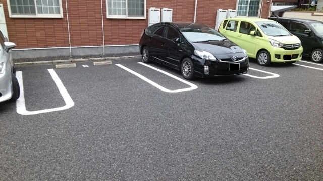 ベニッシモＢの駐車場|敷地内に駐車場も完備！