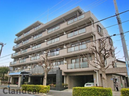ライオンズマンション松戸二十世紀が丘の外観|総タイル張りのハイセンスな外観。緑の植栽が映えるお洒落なマンションです。ぜひ現地をご体感ください！