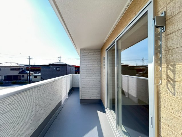 リーブルガーデン　一宮市西五城第5　全2区画分譲のバルコニー|バルコニーは南向きで洗濯物もよく乾きます！強度と表面積硬度を持つFPRで防水しています。