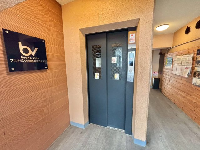 ブエナビスタ姫路青山ウエストのエントランス