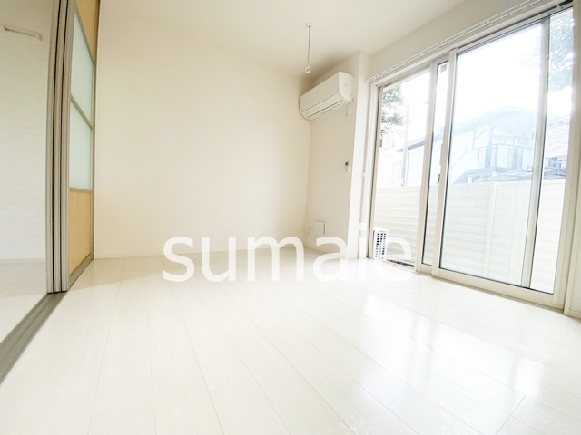 フルールの洋室|こちらの居間で趣味の時間をお楽しみください