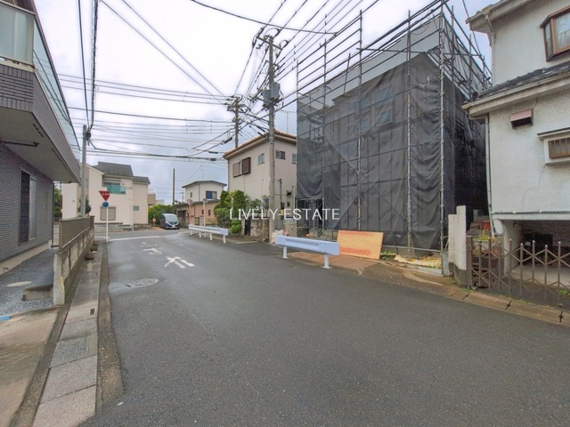 越谷市千間台東4丁目 新築分譲住宅の前面道路含む現地写真