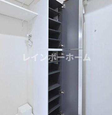 グランクオール千住仲町の玄関