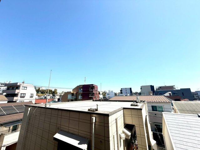 マークミュー横浜本牧の展望|穏やかな住宅街を見渡す落ち着いた眺望が魅力。視界が広く、開放的なロケーションで心地よい暮らしを演出します。