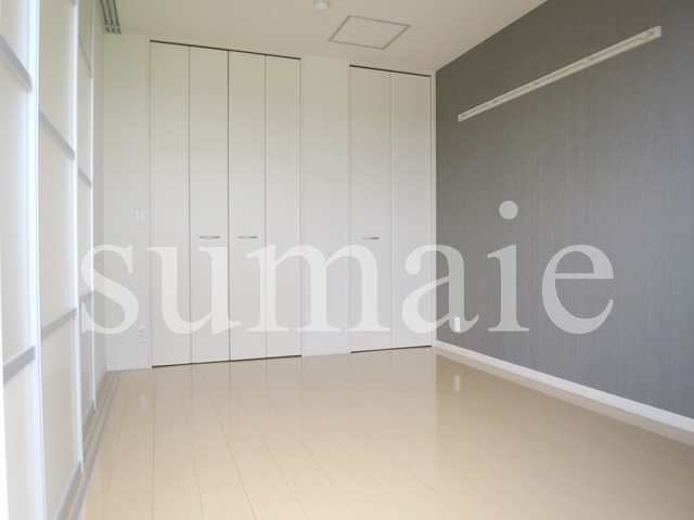 イーストエンジェル青山の寝室|アクセントクロスがおシャレな洋室です♪