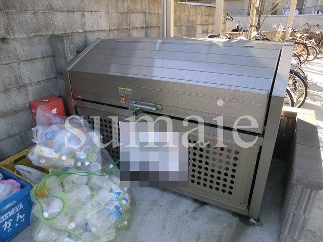 イーストエンジェル青山のその他共用部分|便利な敷地内ゴミ置場。