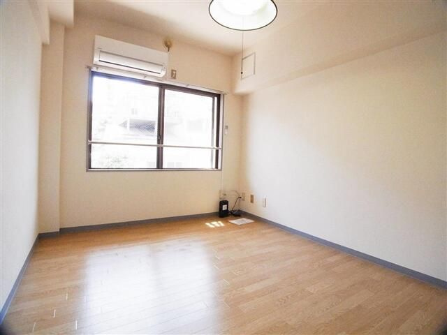 ペティネール四谷の居間・リビング