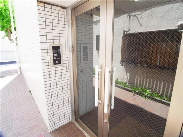 ペティネール四谷のエントランス