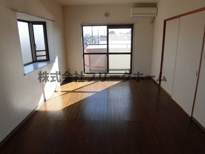 小金井市緑町１丁目の賃貸マンションの居間・リビング