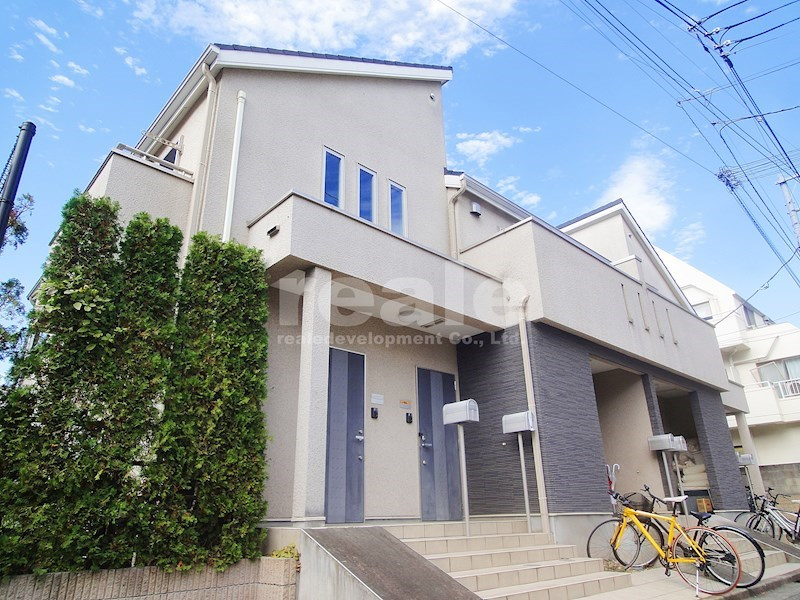 三鷹市下連雀５丁目のアパート