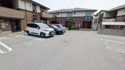 【駐車場】 | メゾンドボヌール秀B棟