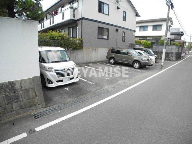 セジュールYMの駐車場