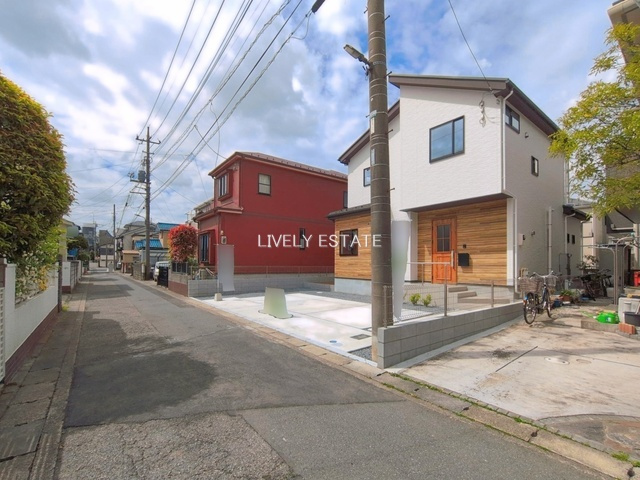 草加市西町 新築分譲住宅の前面道路含む現地写真