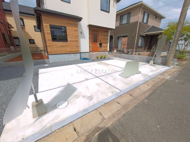 草加市西町 新築分譲住宅の駐車場