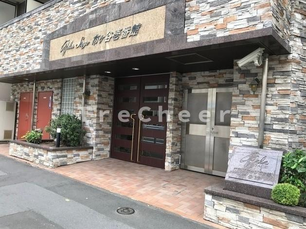 ガラ・ステージ市ヶ谷壱番館のエントランス