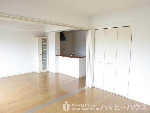 RESIAS DAZAIFU BLDG.の居間・リビング|別号数タイプ