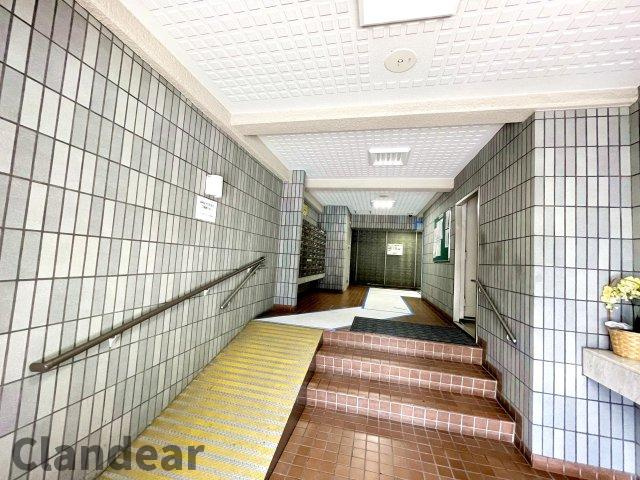 ニュー五反野スカイハイツのロビー|ドキドキの新生活も、安心してスタート。ぴったりの住まいを見つけませんか？クランディアが一緒に住まい選びをサポートします‼　まずは、お気軽にお問合せください　＃クランディア
