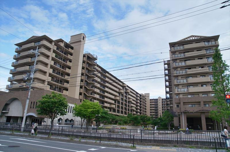 ファミールガーデン二条駅前 南棟の外観