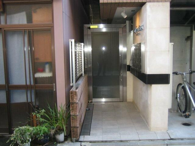 アーバンコート西巣鴨のエントランス