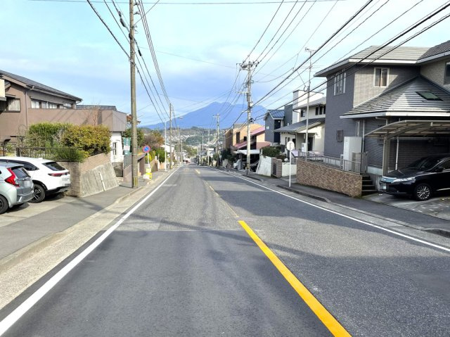 鹿児島市明和一丁目戸建ての前面道路含む現地写真